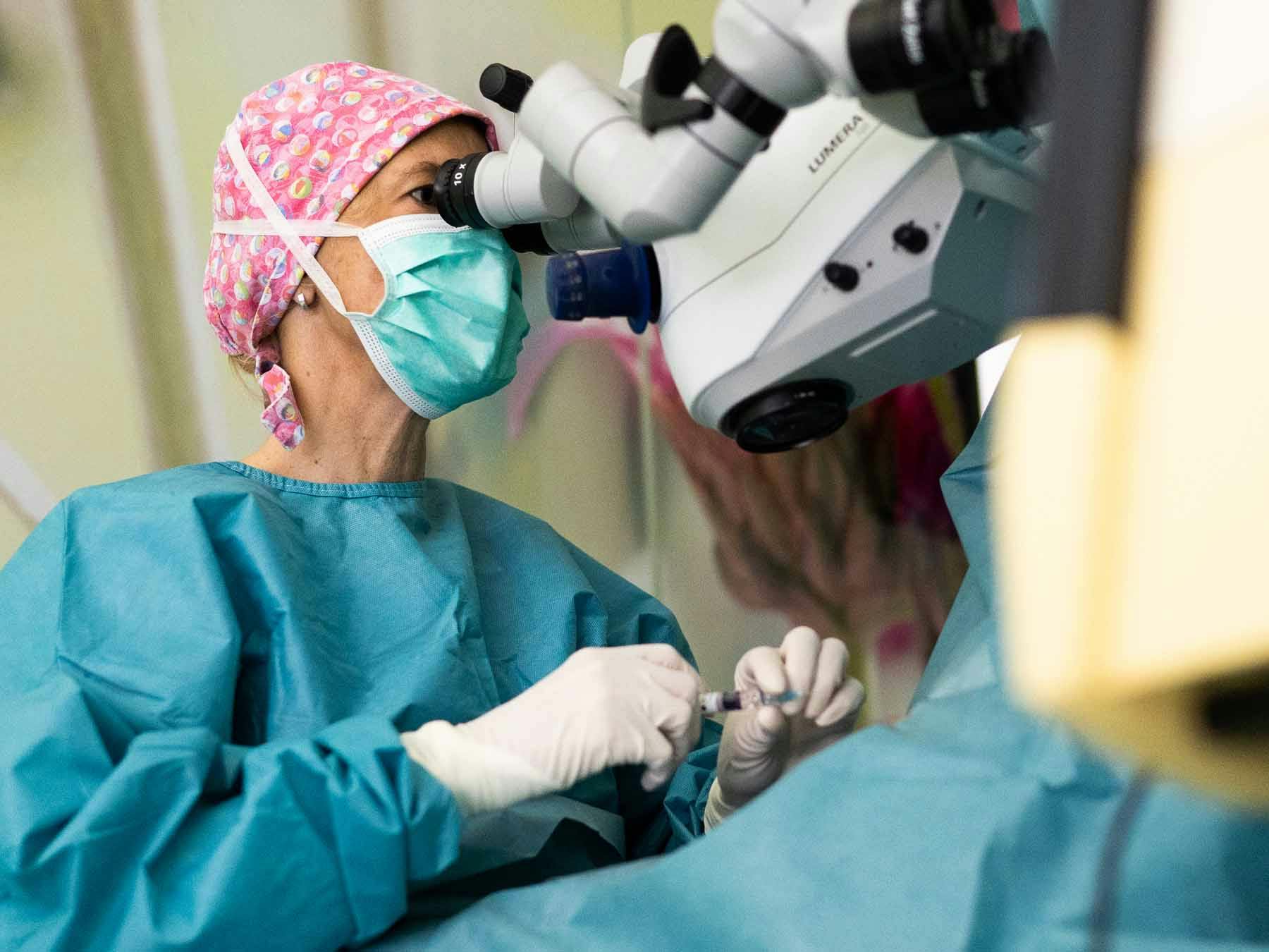 Come migliorare la visione da vicino con la chirurgia refrattiva intraoculare