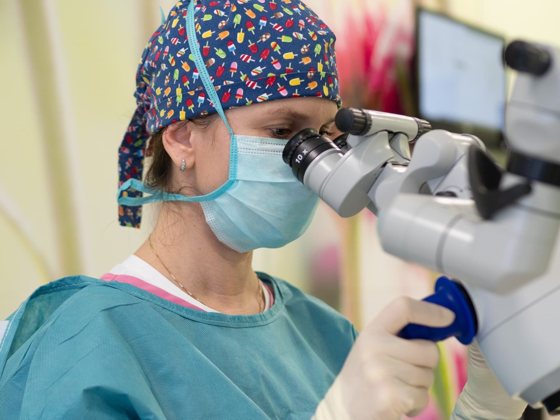 Come eseguo la correzione chirurgica delle palpebre, ovvero la blefaroplastica?